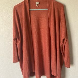 Versona 3/4 Sleeve Sweater